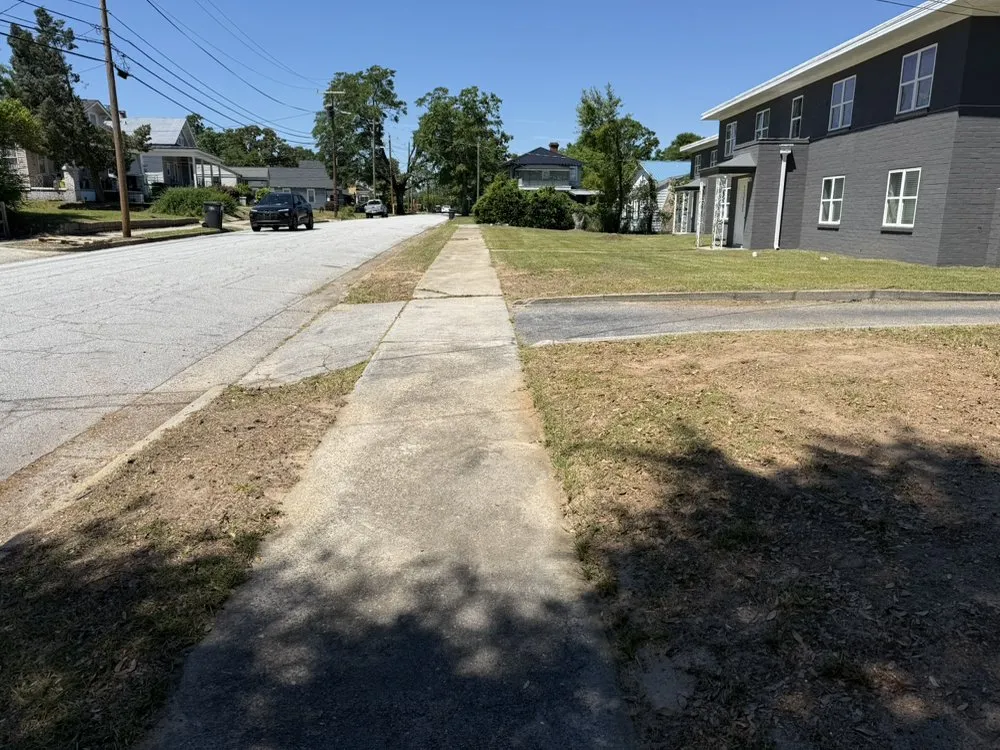 Expert lawn care service experts serving Millen, GA - Johnny’s Landscaping And Car Transport Services