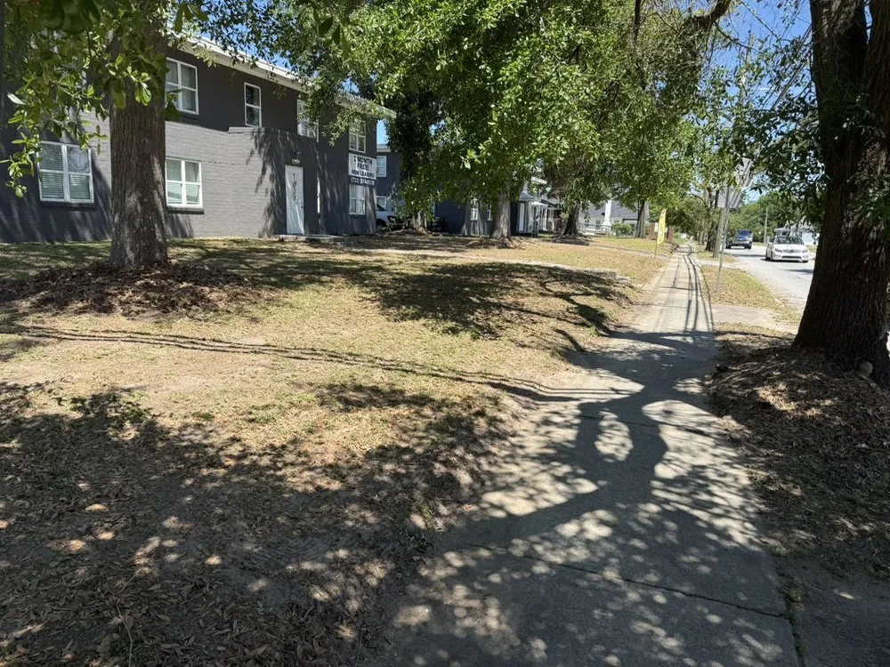 Custom yard maintenance in Millen, GA by Johnny’s Landscaping And Car Transport Services