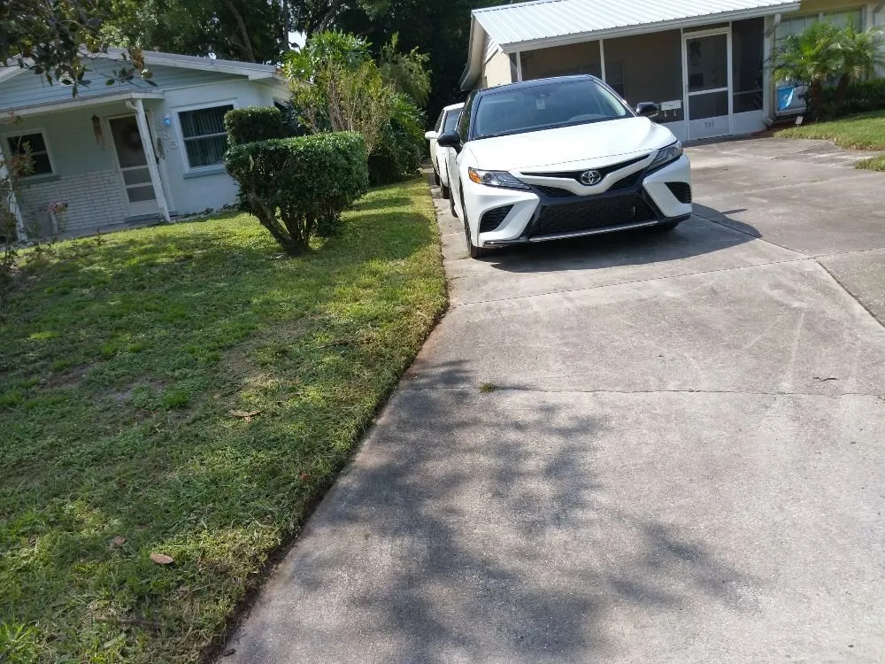 Expert garden landscaping for outdoor upgrades in Auburndale, FL by Johnny's Lawn Care