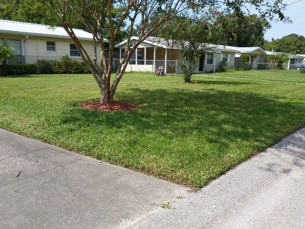 Affordable garden landscaping in Auburndale, FL - Johnny's Lawn Care