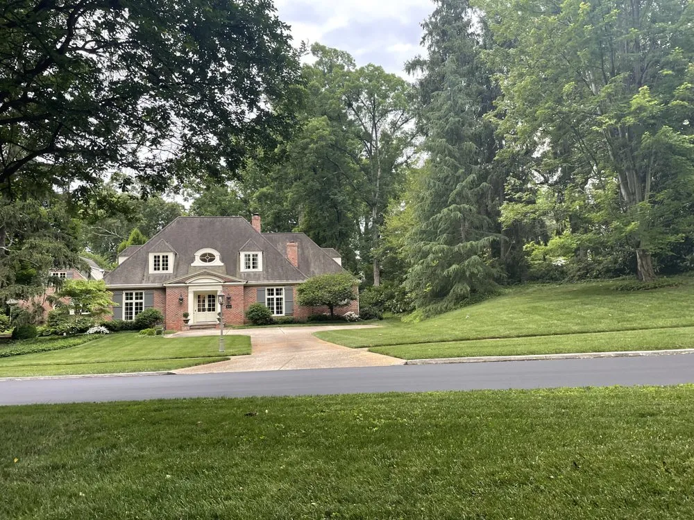 Top-rated garden landscaping for homes in Greensboro, NC by John's landscaping