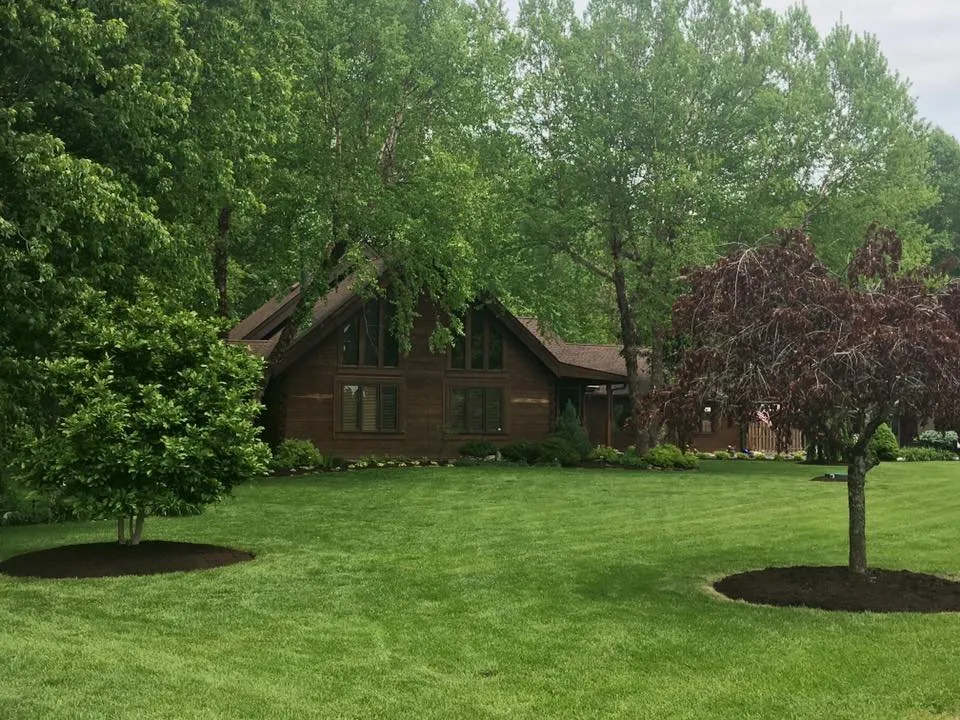 Top-rated outdoor landscaping in Frankfort, KY - John's Lawn and Landscaping