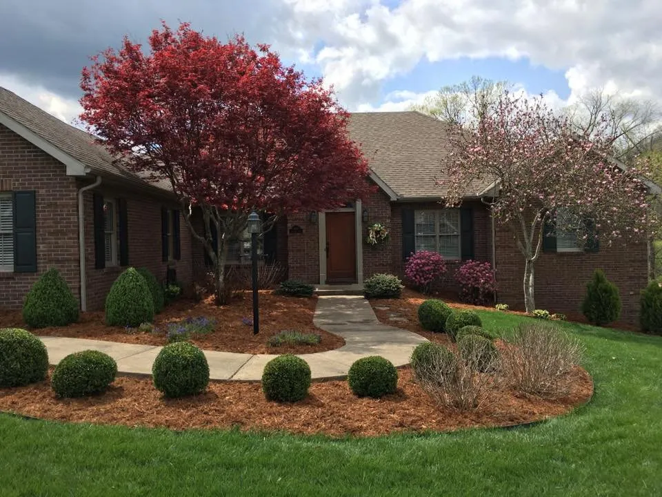 Trusted residential landscaping experts serving Frankfort, KY - John's Lawn and Landscaping