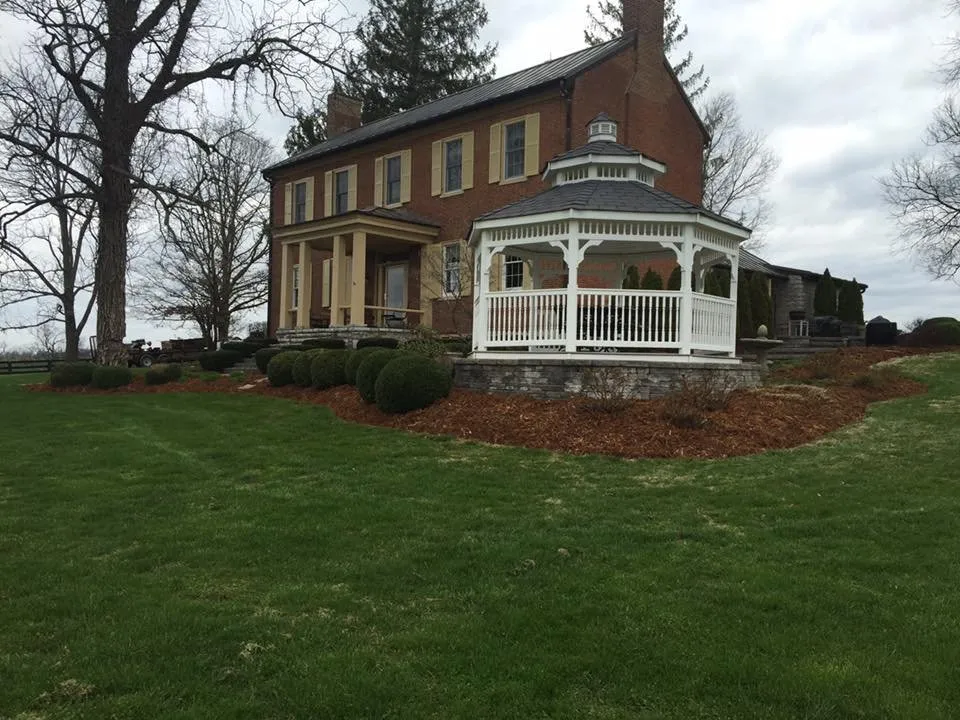 Expert garden landscaping in Frankfort, KY - John's Lawn and Landscaping
