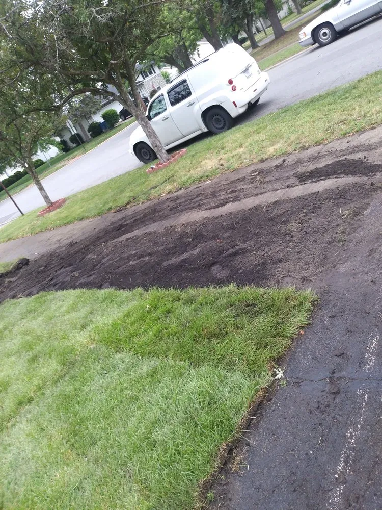 Local yard maintenance in Hammond, IN - John's Lawn Care Service