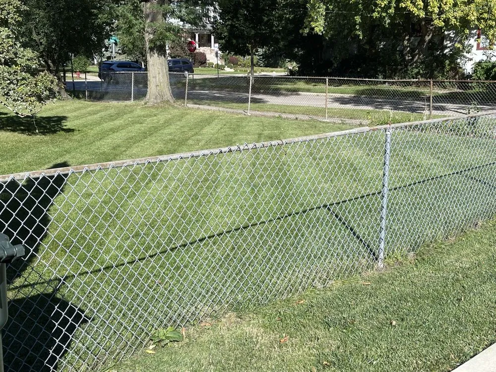 Reliable lawn care service experts serving Brookfield, IL - John's Lawn Mowing