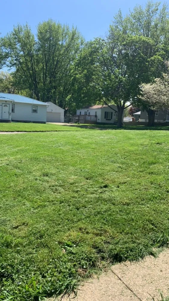 Trusted garden landscaping in Evansdale, IA by John’s Local Mowing