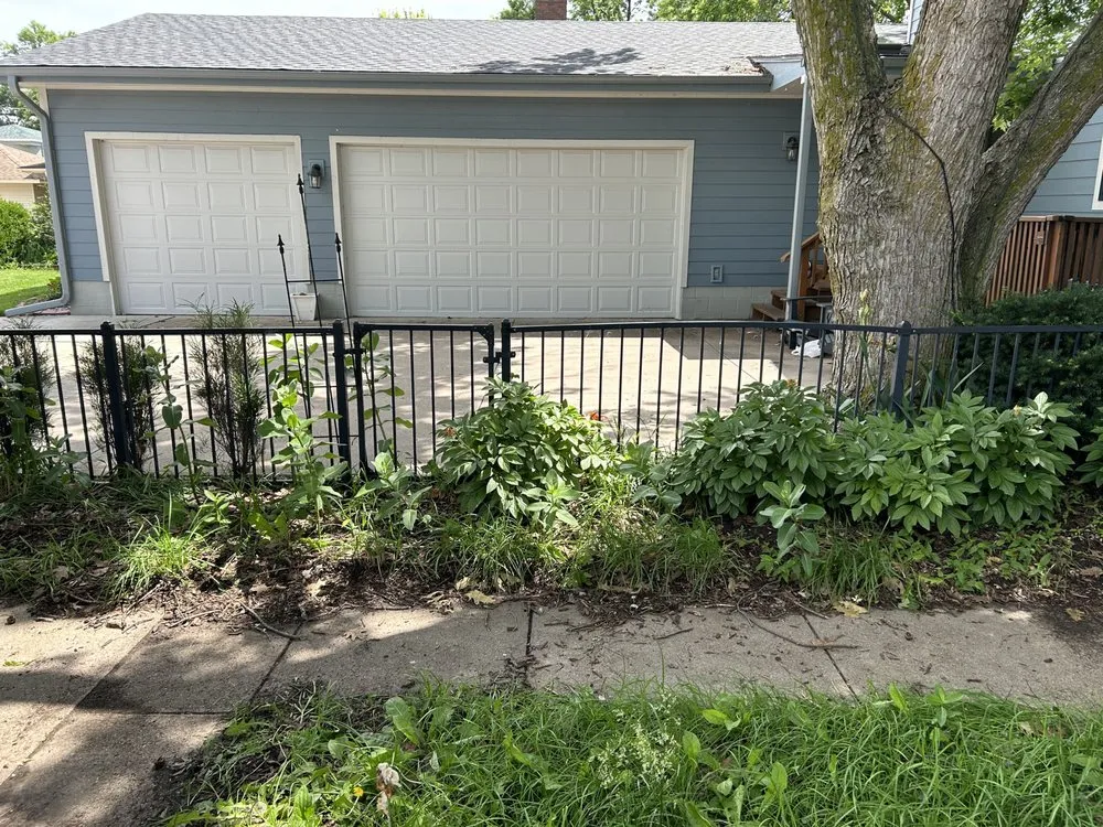 Custom lawn mowing service in Omaha, NE by John's Professional Weeding Service