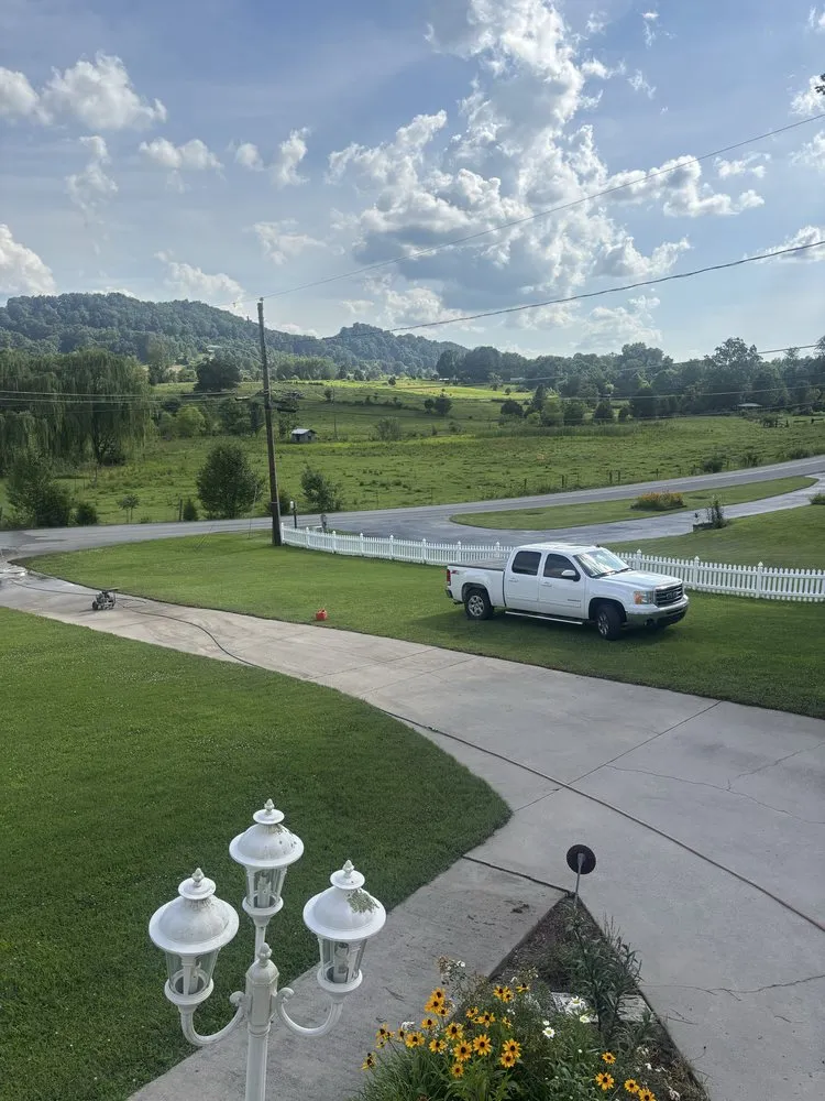 Custom yard cleanup service experts serving Gray, TN - Johnson City Landscaping And Pressure Washing