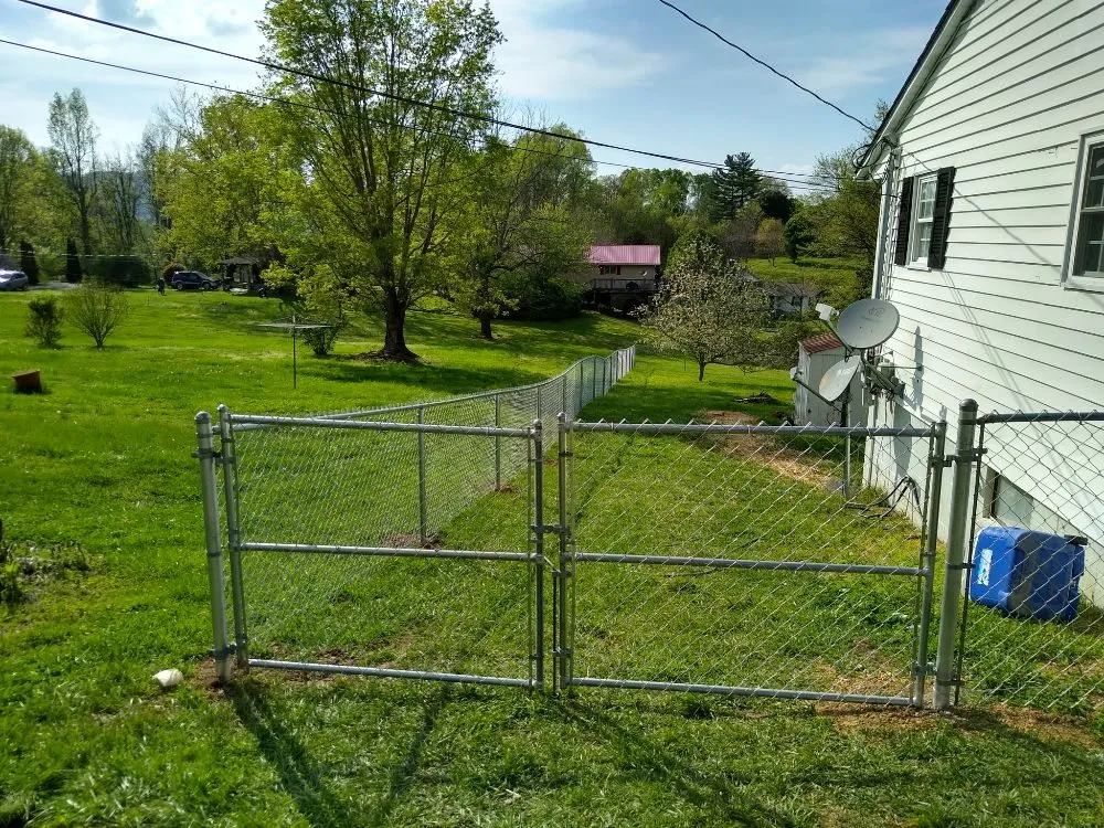 Professional yard cleanup service experts serving Williamsburg, KY - Johnson Contracting