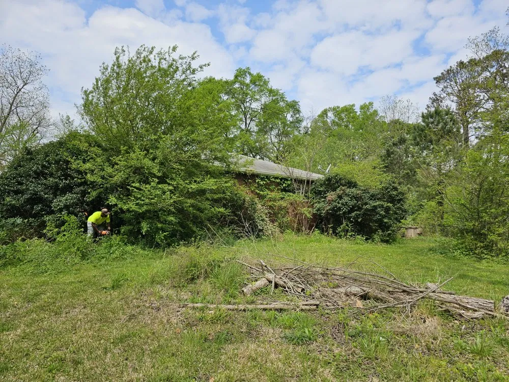 Local yard maintenance in Warm Springs, GA by Johnson Lanscaping Pinestraw