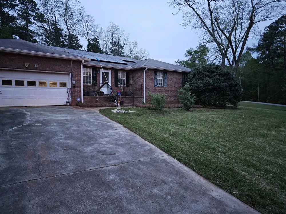Local garden landscaping experts serving Warm Springs, GA - Johnson Lanscaping Pinestraw