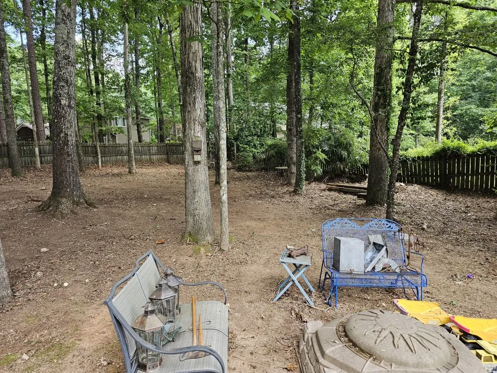 Reliable lawn care service for homes in Warm Springs, GA by Johnson Lanscaping Pinestraw