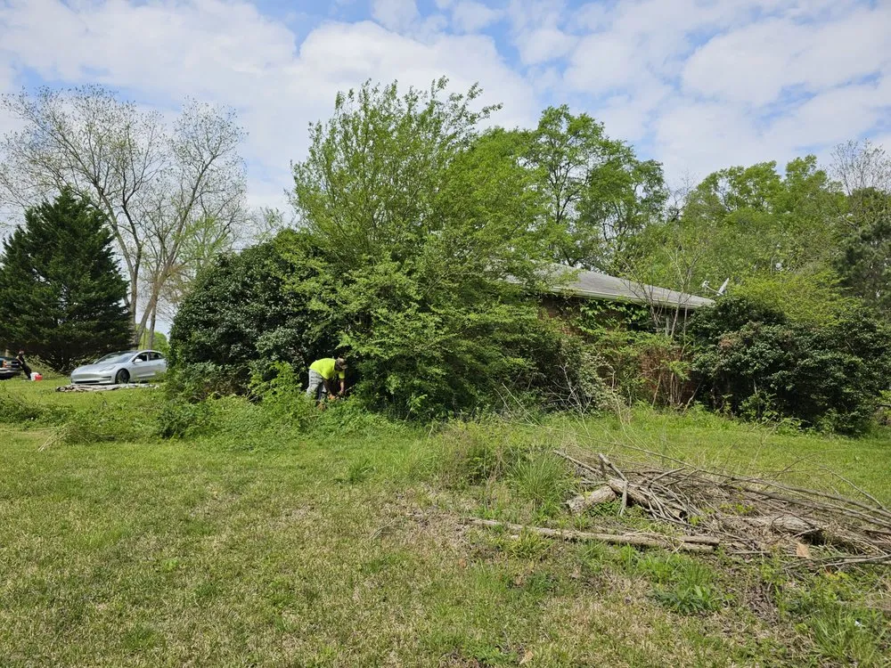 Trusted garden landscaping in Warm Springs, GA - Johnson Lanscaping Pinestraw