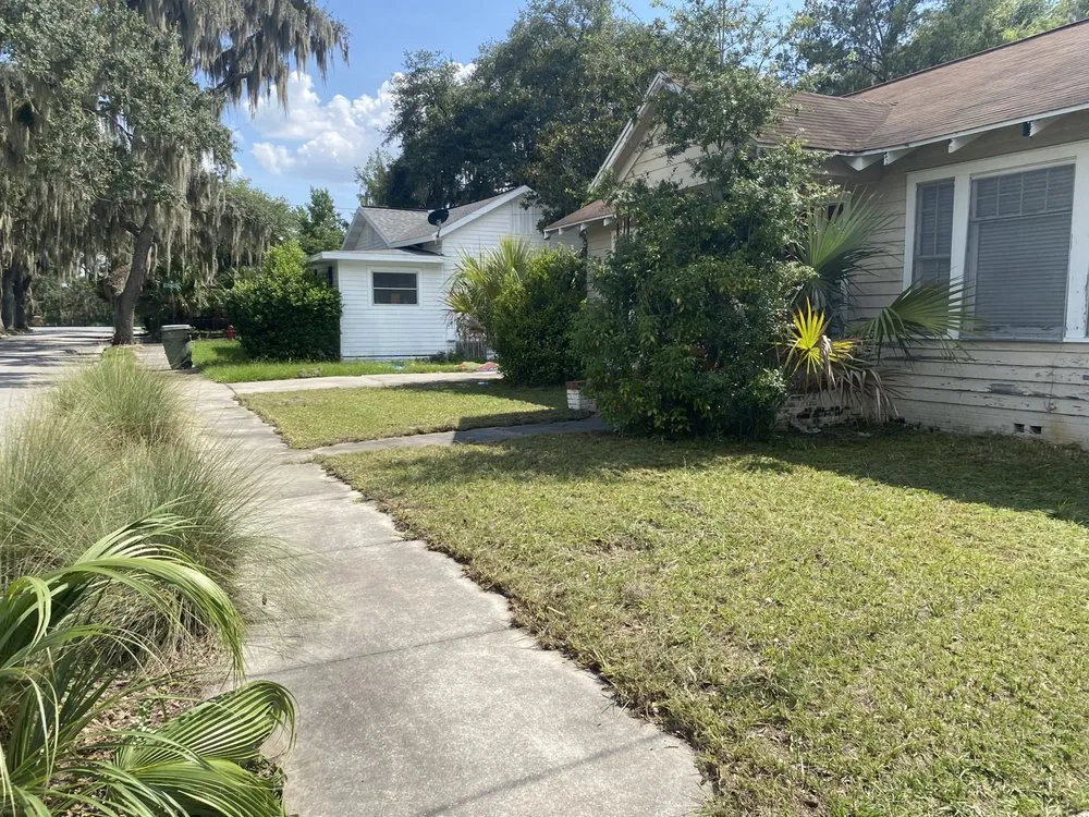 Reliable lawn care service in Lake Panasoffkee, FL - Johnson Lawn Care