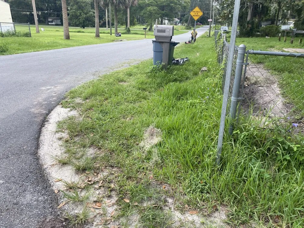 Top-rated yard cleanup service for year-round maintenance in Lake Panasoffkee, FL by Johnson Lawn Care