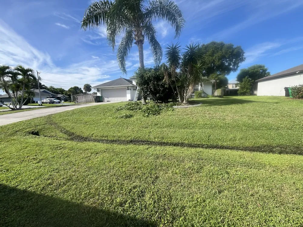 Custom outdoor landscaping for homes in Fort Pierce, FL by Johnson’s Landscaping