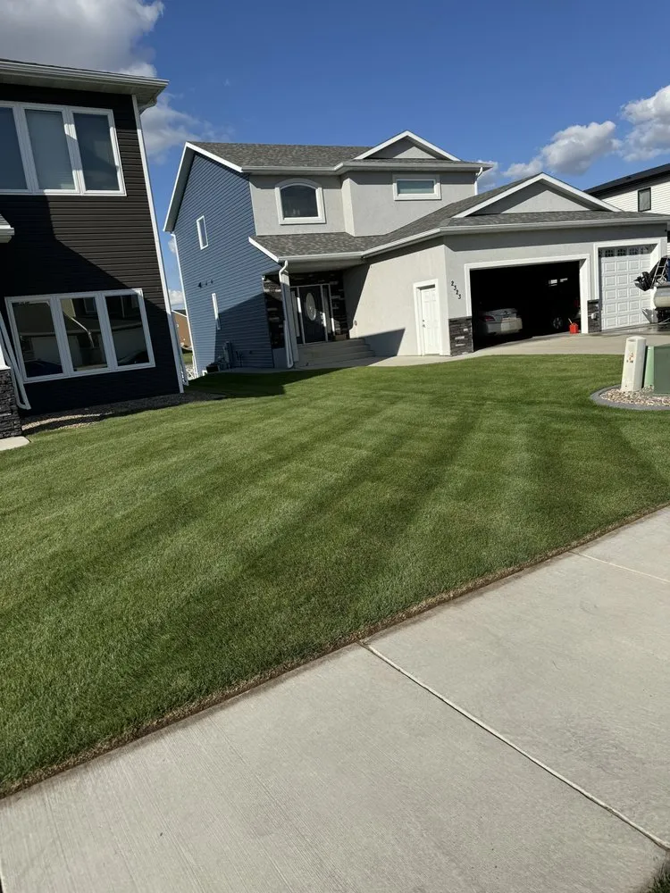 Reliable yard maintenance with custom design in Bismarck, ND by Johnson’s Lawn Service