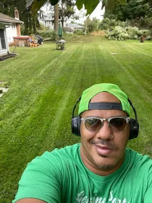 Johnson’s Lawnscaping Logo