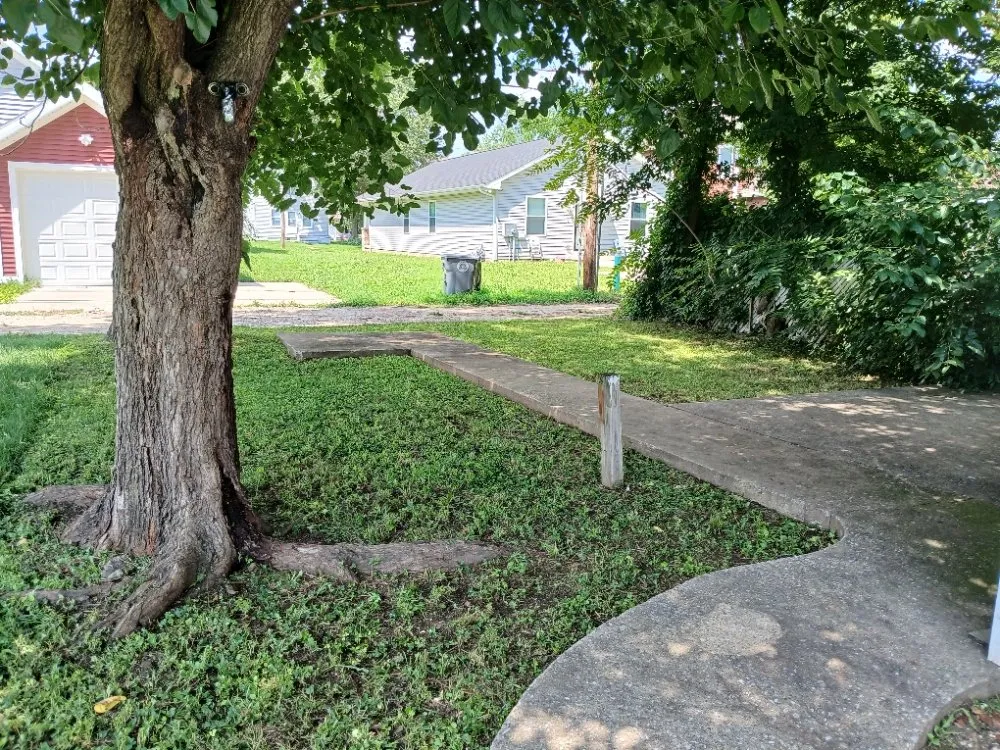 Expert lawn mowing service experts serving Evansville, IN - Jonathan Yard Business