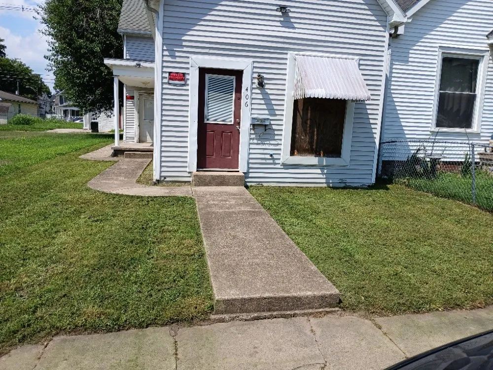 Professional landscaping services in Evansville, IN by Jonathan Yard Business