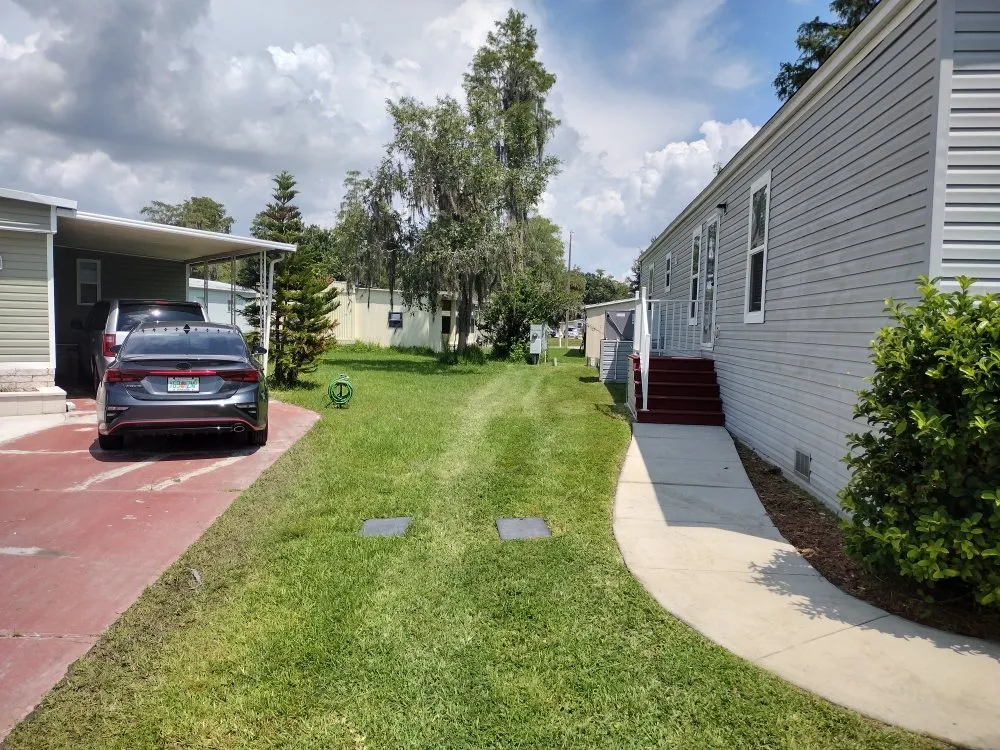 Professional lawn mowing service in Auburndale, FL by Jonathan's Lawn Care and Pressure Washing