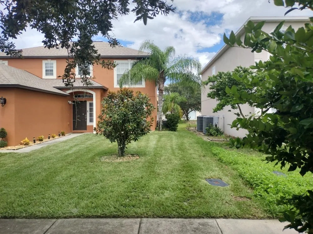 Top-rated lawn mowing service in Auburndale, FL by Jonathan's Lawn Care and Pressure Washing