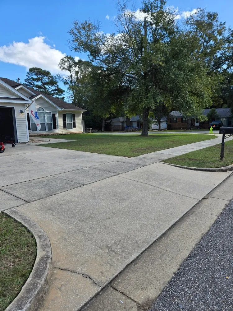 Custom yard maintenance in Mobile, AL by Jones & Sons Lawn and Beautification Services