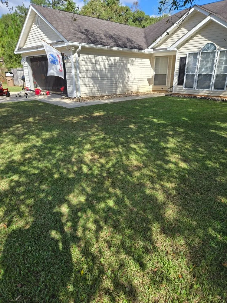 Reliable lawn care service experts serving Mobile, AL - Jones & Sons Lawn and Beautification Services