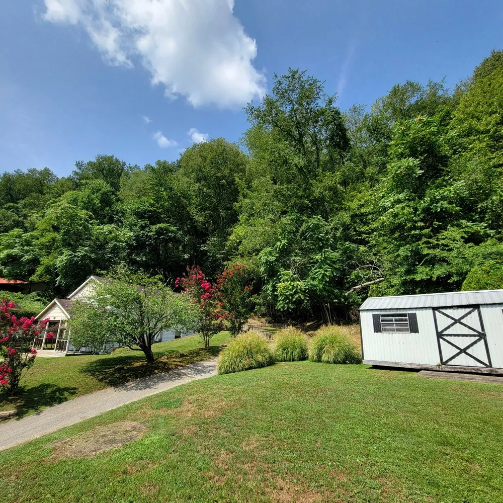 Local yard maintenance for homes across Dunbar, WV - Jones Empire