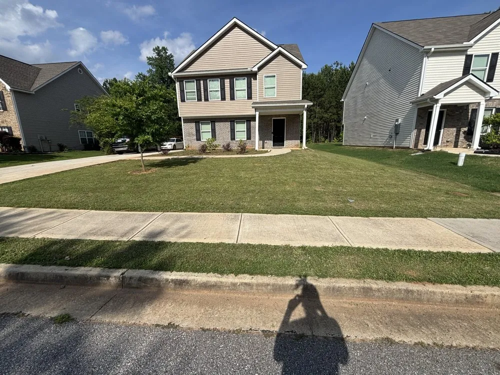 Reliable yard maintenance for year-round maintenance in Hampton, GA by Jones Landscaping