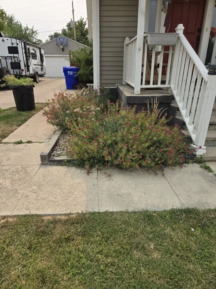 Top-rated lawn mowing service in Lehi, UT by Jones Lawn Care & Snow Removal