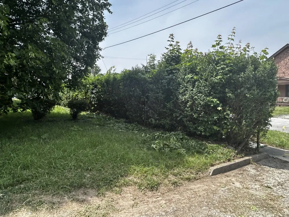 Affordable lawn mowing service for beautiful yards in Burton, MI by Jonnies lawn care and property maintenance