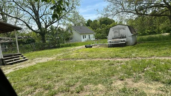 Jonnies lawn care and property maintenance Logo