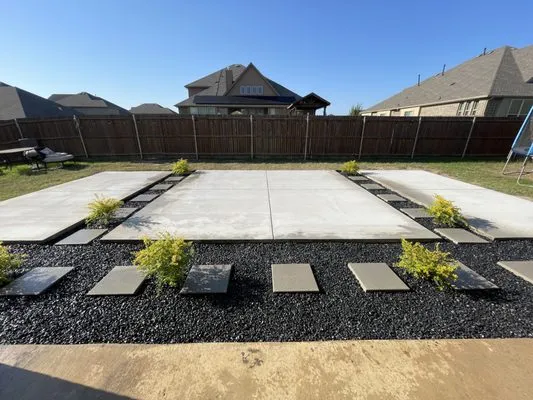 Jonnys Landscaping & Fences Logo