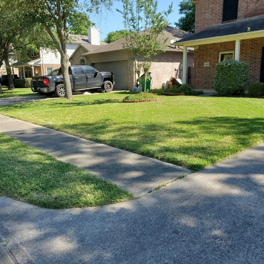 Trusted lawn mowing service in Spring, TX - Jon's Lawn Miracles