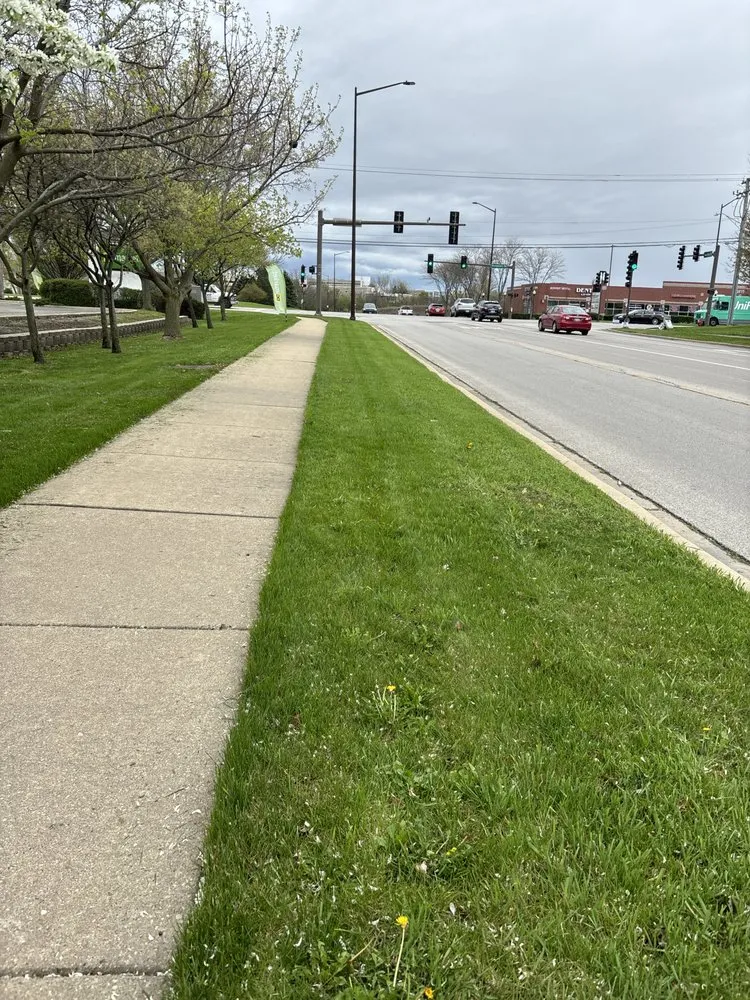 Professional lawn mowing service experts serving Chicago, IL - Jordan Lawn Care & Snow Removal