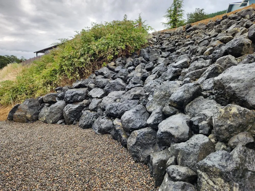 Custom yard maintenance with custom design across Roseburg, OR - Jordan Rock