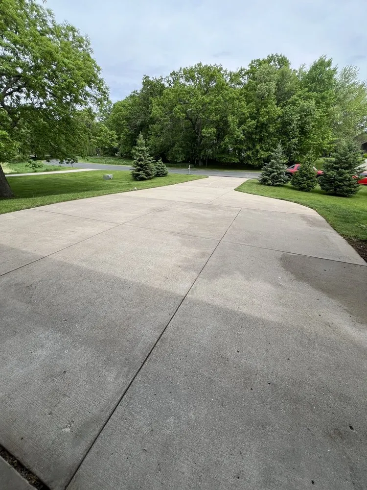 Top-rated lawn care service in New Brighton, MN by Jordans Landscape Handman Services