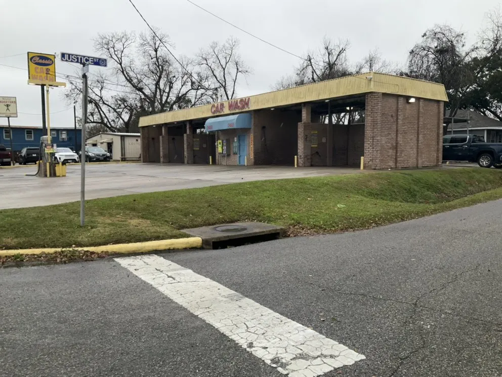 Local lawn mowing service near you in Galveston, TX by Jordis Home Improvement