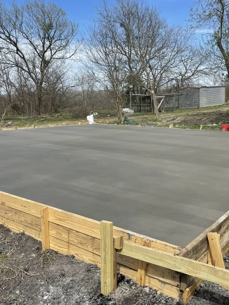 Affordable lawn care service in Dale, TX by Jorge Concrete Services