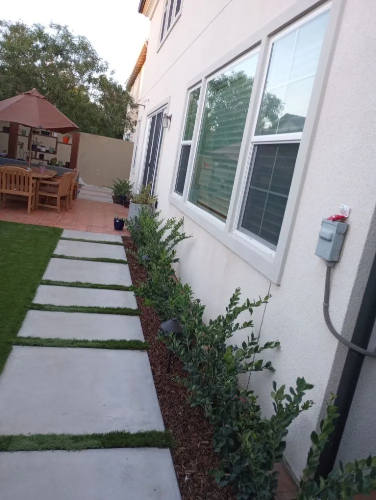 Affordable yard maintenance in Tustin, CA by Jorge Duarte Landscaping