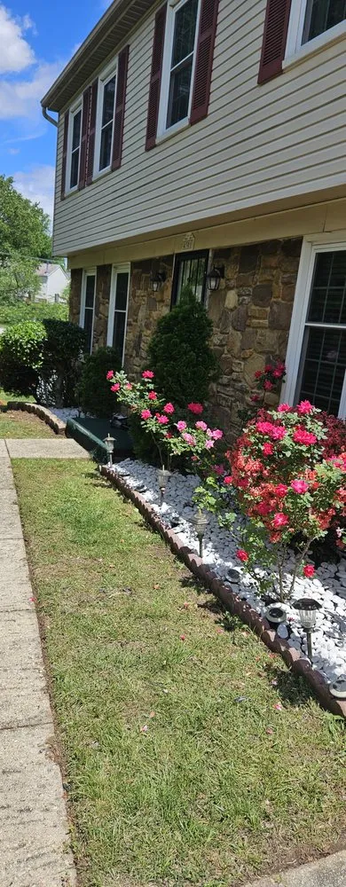Professional landscape design for homes in Maryland City, MD by Jorge Laguna Landscaping