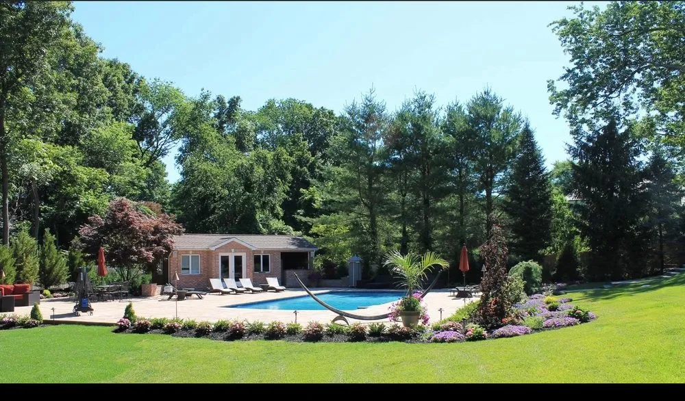 Custom garden landscaping in Levittown, NY by Jorge Landscaping