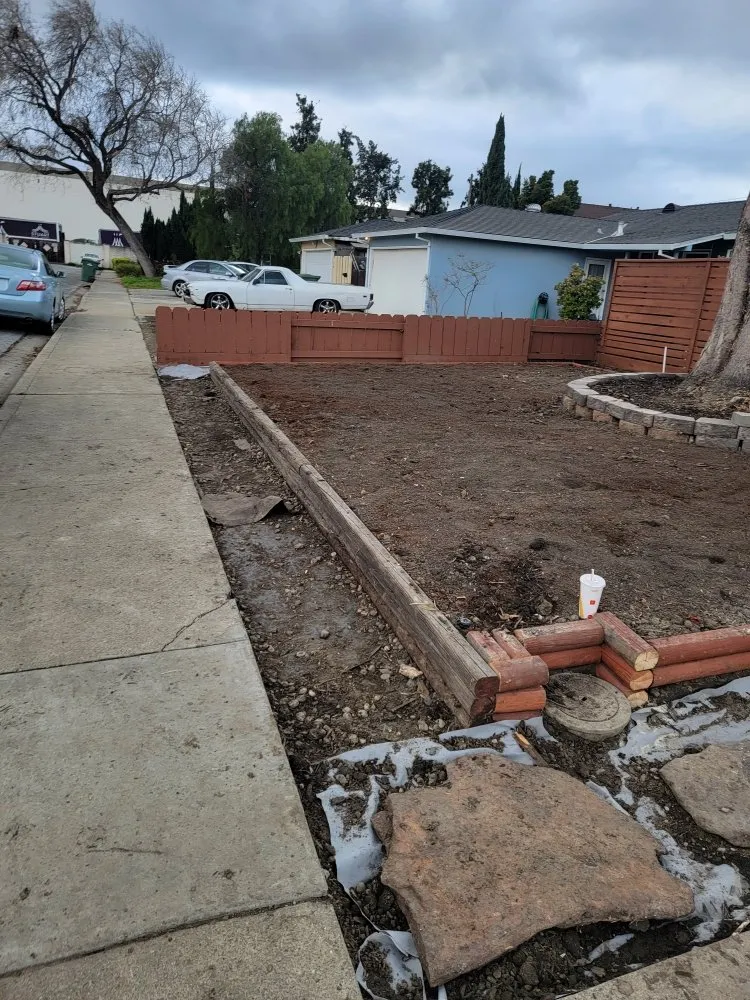 Custom yard cleanup service for beautiful yards in East Palo Alto, CA by Jorge Lopez Professional Landscaping Services