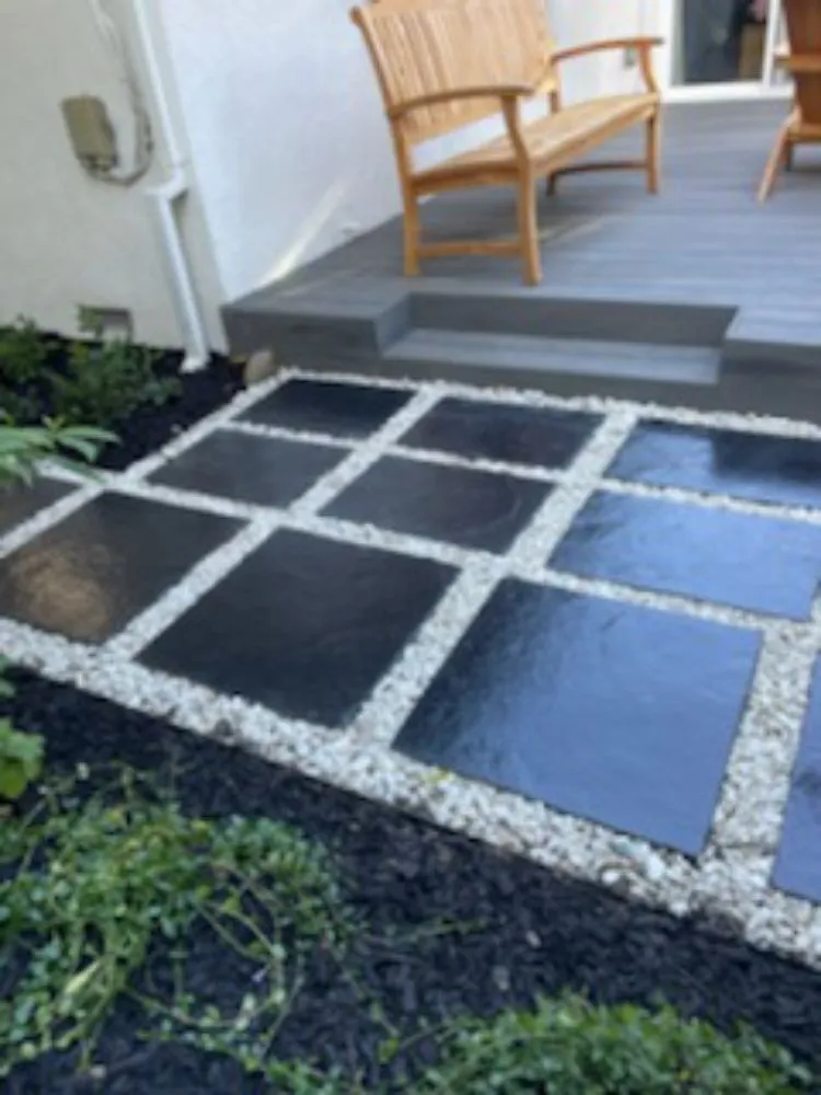 Custom lawn mowing service for homes across Firebaugh, CA - Jorge López Landscaping