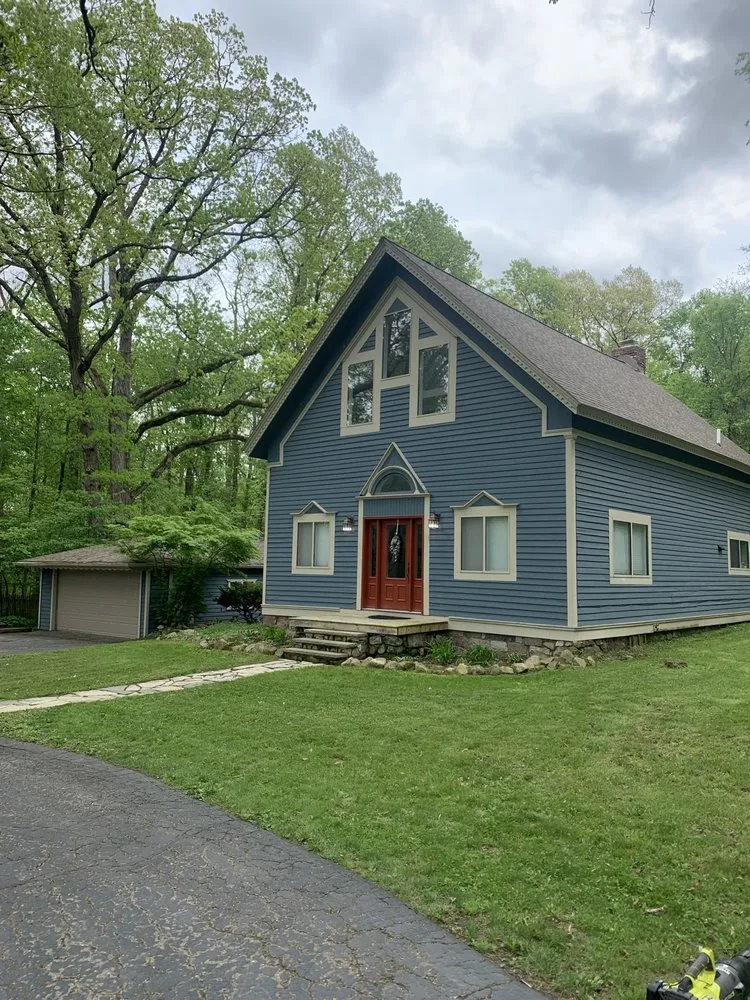 Top-rated lawn mowing service for residential properties in Warren, MI by Jorge’s Home Fair Care