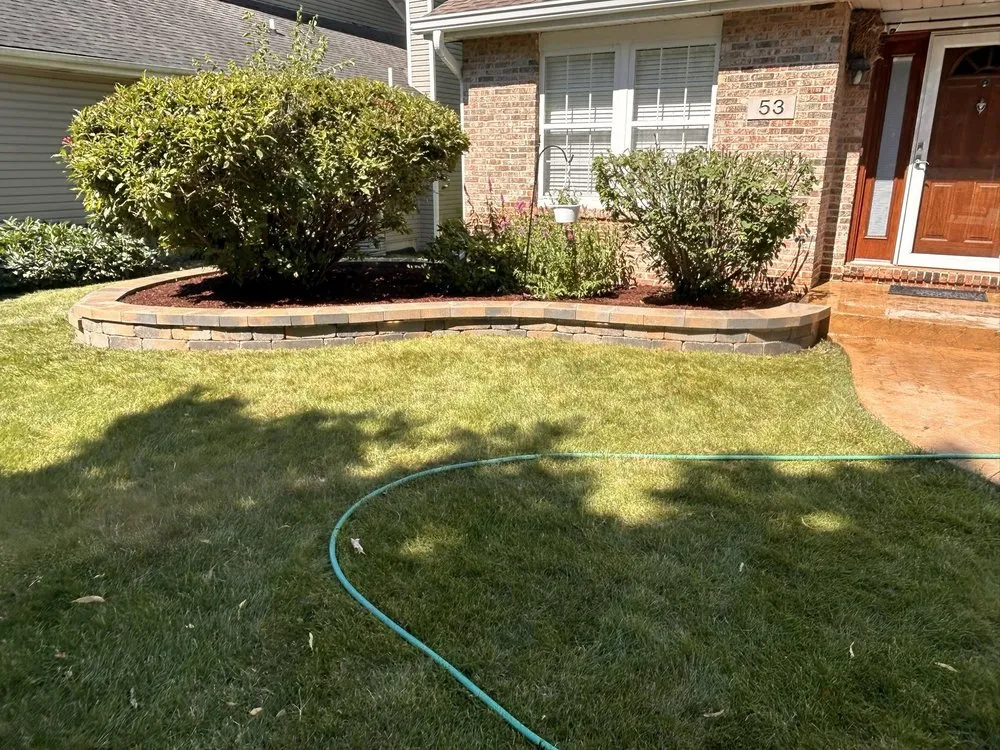 Affordable lawn care service in Aurora, IL by Jose & F Lanscaping