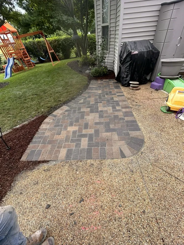 Local lawn care service in Aurora, IL by Jose & F Lanscaping