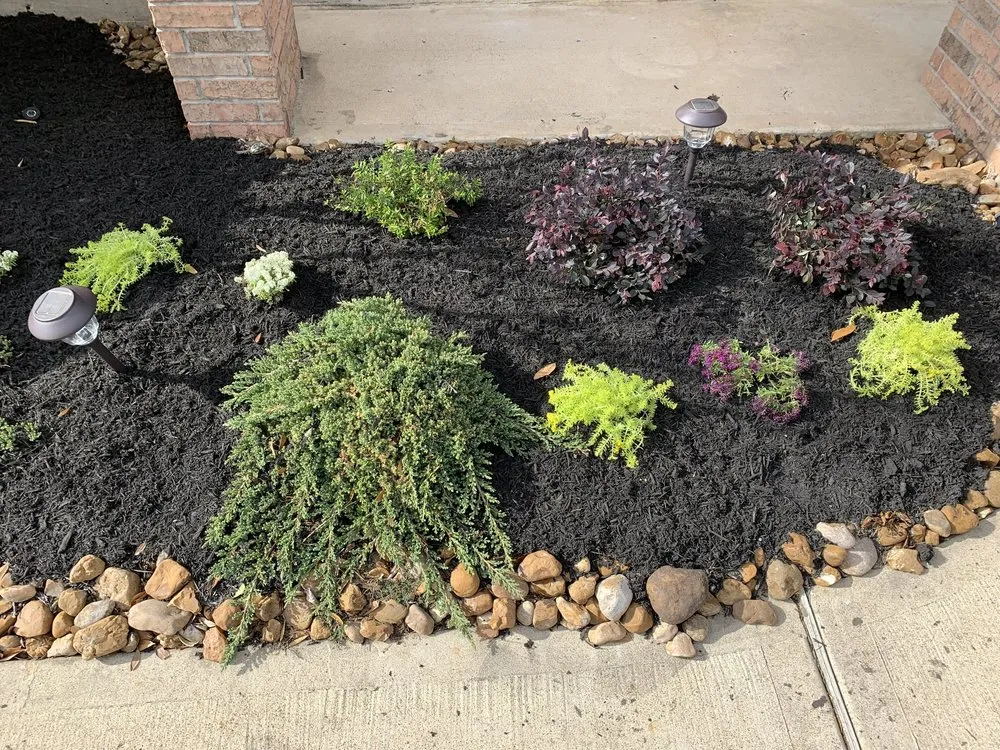 Custom yard maintenance in Crosby, TX - Jose G Lawncare